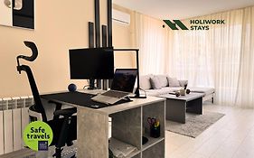 Elite Business Residence With Free Gym Pass And Full Office Setup